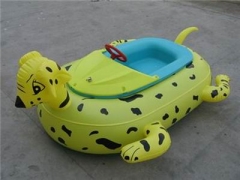 Dalmaçyalı köpek tamponlu tekne